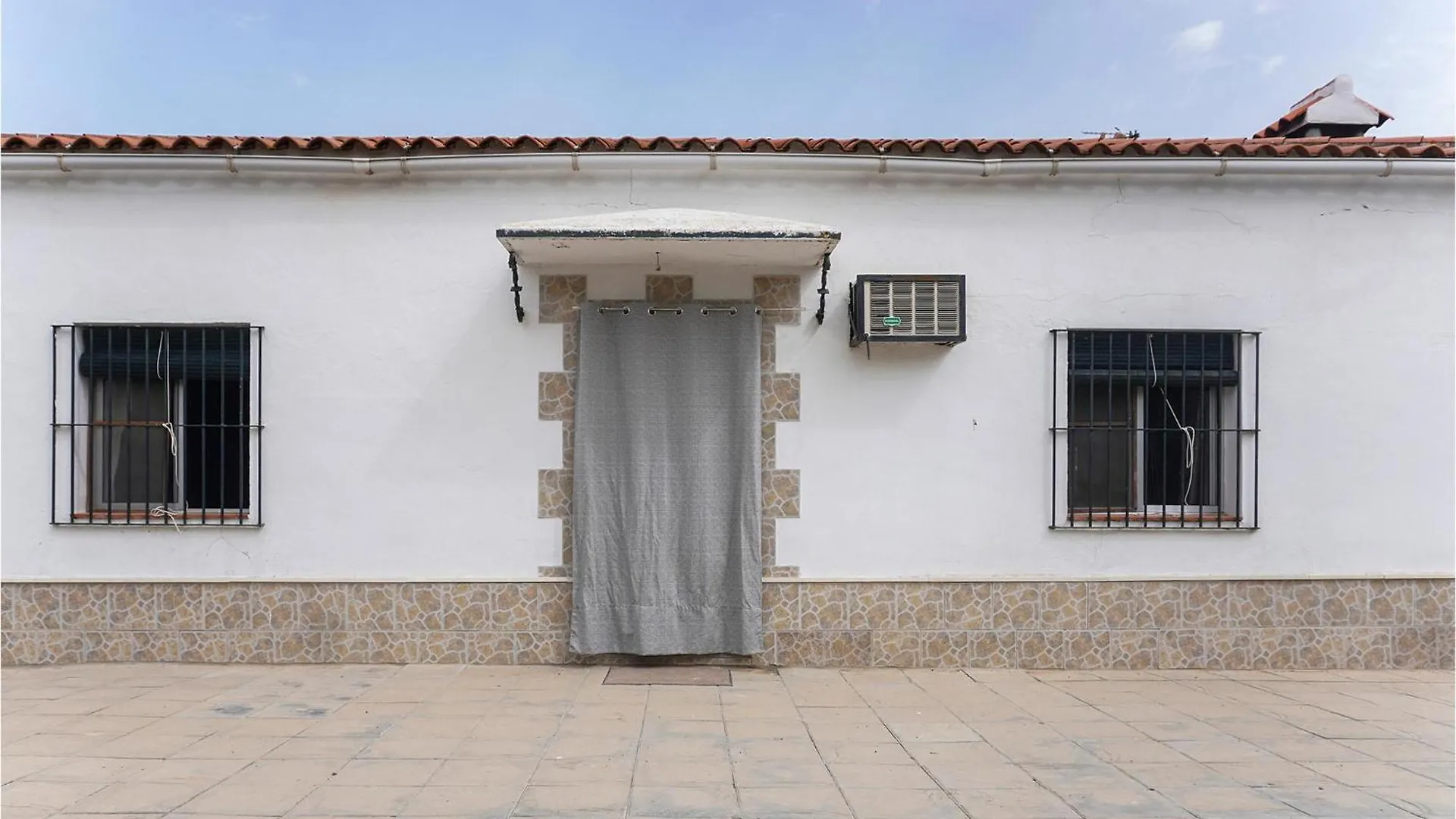 Lovely Home In Arahal Sevilla With Wifi Morón de la Frontera
