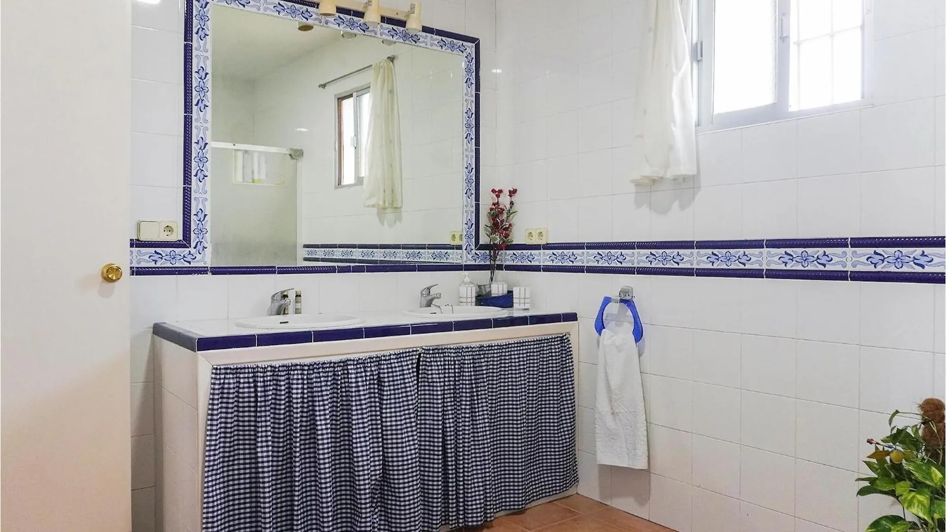 Lovely Home In Arahal Sevilla With Wifi Morón de la Frontera 0*,  Španělsko