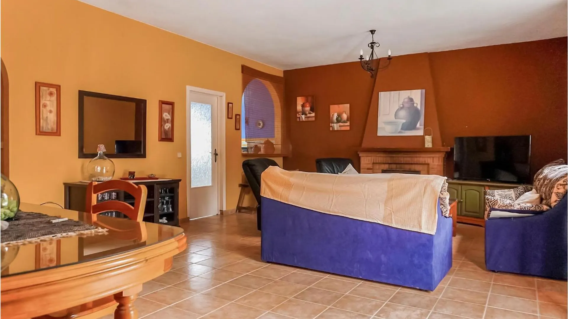 Lovely Home In Arahal Sevilla With Wifi Moron de la Frontera Holiday home